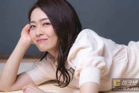 후지 칸나, AV 활동하며 어린이들을 상대로 발레 교습을 한 것이 밝혀져 논란. 본인의 트위터에는 성적인 사진과 발레 교실 사진이 같이 올라가..