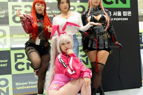 육덕 모델 크루 '커비너스' 2023 서울팝콘에서 니케 코스프레 선보여..
