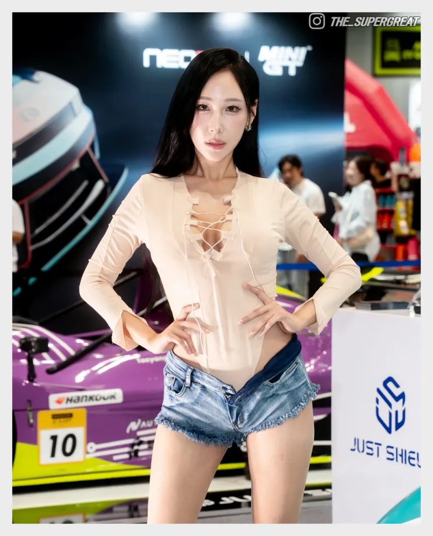 꽃태희 2025 오토살롱테크코리아 저스트쉴드 부스 250921 직찍 - 모델 꽃태희 - 3