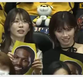 아오이 이부키, 농구팬 또다시 인증!.. 이시하라 노조미와 경기 직관 포착