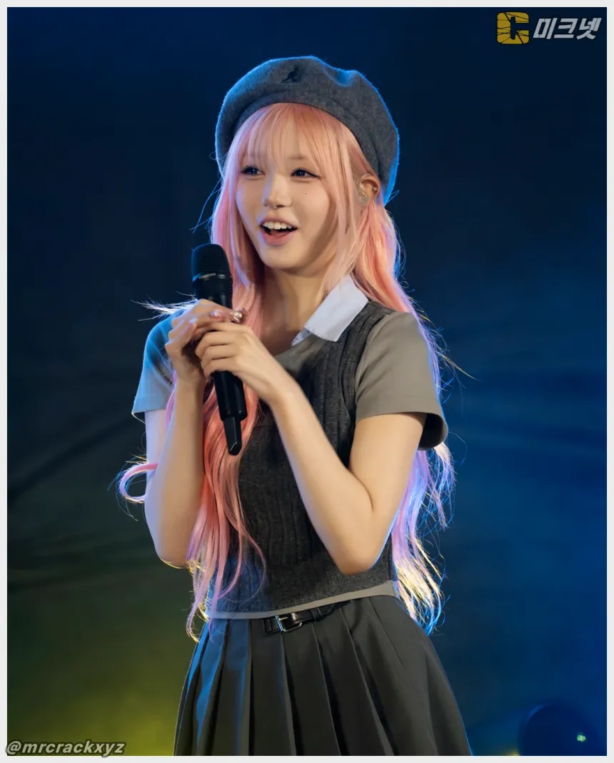 트리플에스 김채원 직찍 2025 수원 청소년 대축제 251025 - 트리플에스 김채원 - 11